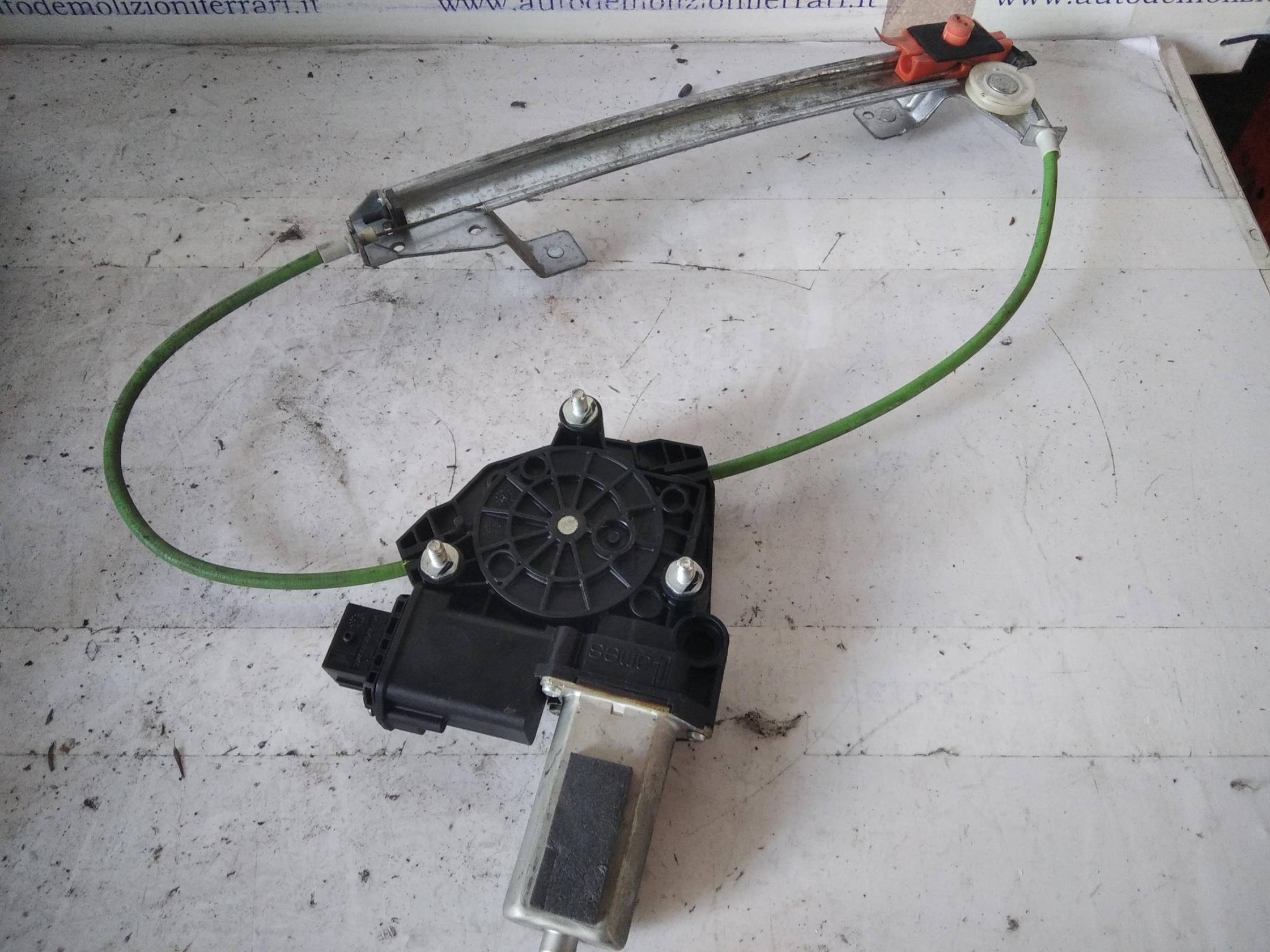 Alzacristallo elettr. porta post. dx.